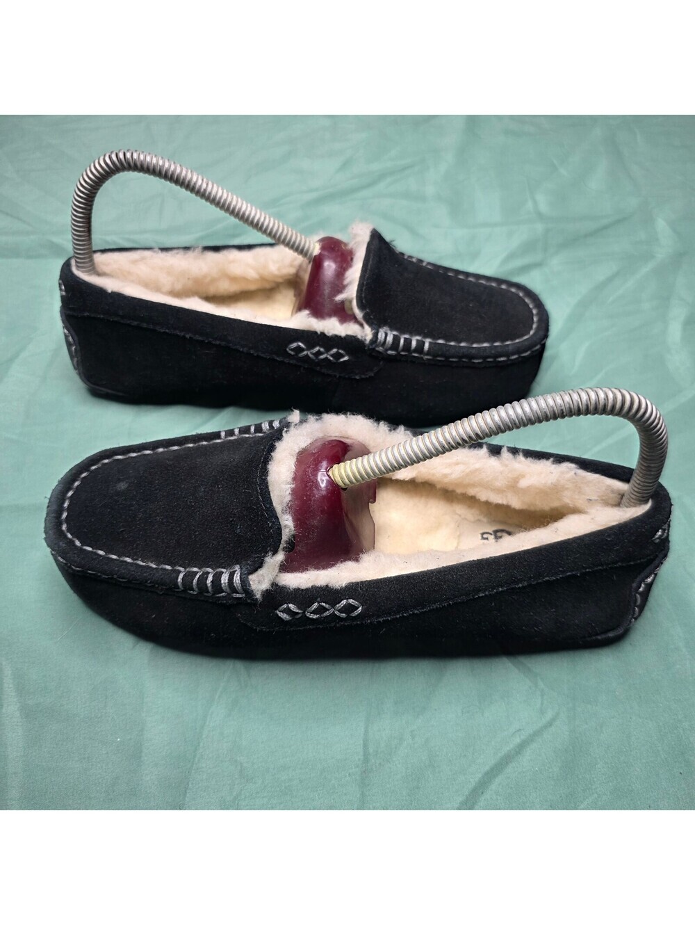 UGG Women’s Black Suede Ansley Slippers Sheepskin Lined Moccasins Size 7D